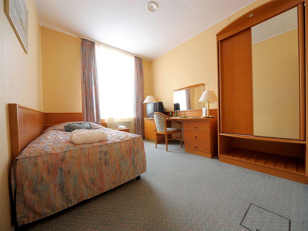 Green Hotel Komorniki  Exterior photo