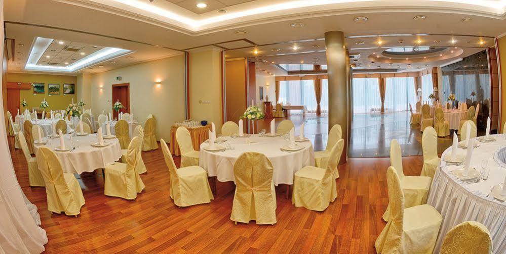 Green Hotel Komorniki  Interior photo